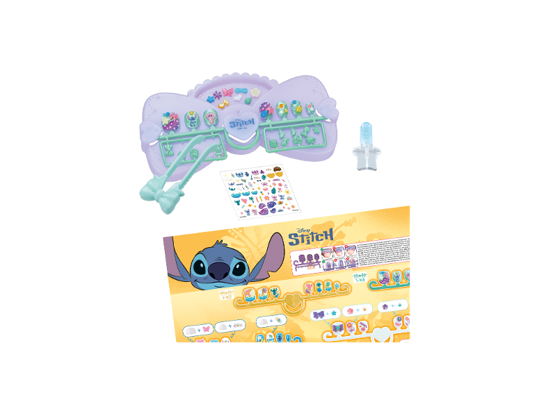 DIY nagelkunstset met Stitch- en Angel-ontwerpen, stickers en nagelaccessoires.