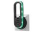 Zwarte LED nachtlamp met groen licht, aangesloten op een wit stopcontact.