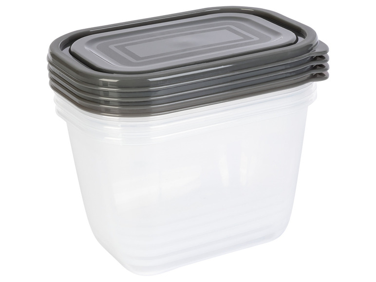 Een stapel transparante opbergbakken met grijze deksels