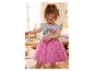 Meisje in een roze tule rok met Paw Patrol print.