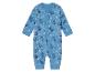 Een blauwe baby romper met een print van slapende dino's en sterren.