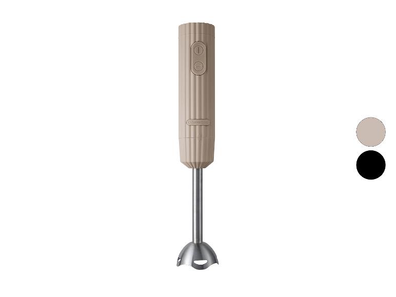 Beige SilverCrest staafmixer met snelheids- en turboknoppen en twee kleurstaaltjes.