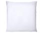 Wit kussen op een witte achtergrond