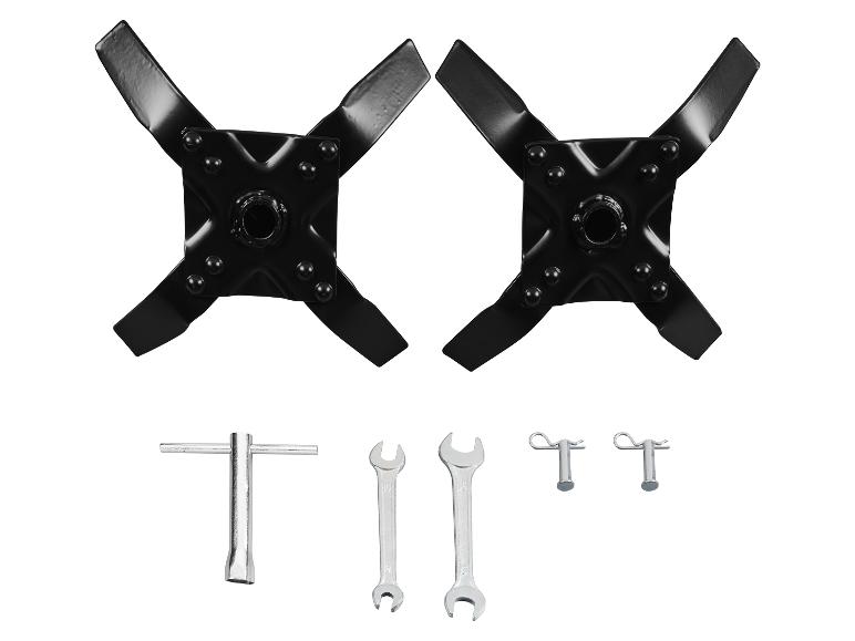 Twee zwarte cultivatormessen en een set gereedschap voor montage.