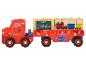 Een rode speelgoedtruck met Peppa Pig-thema, beladen met blokken met letters en cijfers.