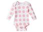 Witte baby romper met lange mouwen en roze stippen.