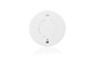 Ronde witte rookmelder met een LED-indicator en luidsprekerrooster.
