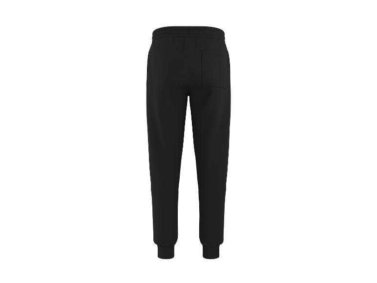 Zwarte joggingbroek met elastische tailleband en boorden bij de enkels, achterkant.