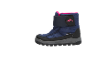 Marineblauwe en roze kinderwinterlaars met de tekst 'WATERPROOF'.