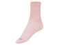 Een roze paar sokken van het merk 