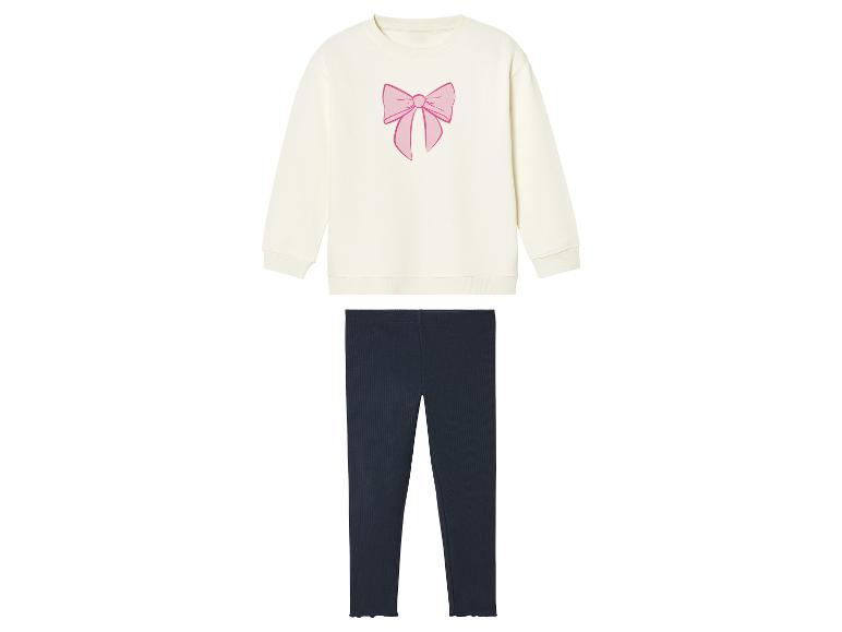 Crèmekleurige trui met roze strik en donkerblauwe geribbelde leggings voor meisjes.