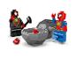 Twee LEGO Spider-Man en Miles Morales figuren met een kist vol rode edelstenen.