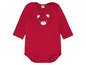 Een rode baby-body met een beerprint van Kanz.