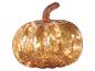 Een decoratieve glazen pompoen met een warme, verlichte gloed, perfect voor herfstdecoratie.