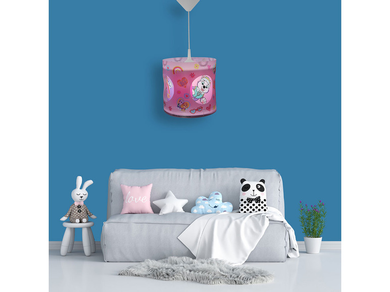 Een roze kinderlamp met een afbeelding van een hond.