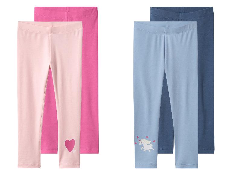 Twee sets kinderleggings: roze met uitgesneden hart en blauw met eenhoorn.