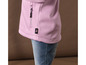 Een roze softshell jack met een logo van een boom