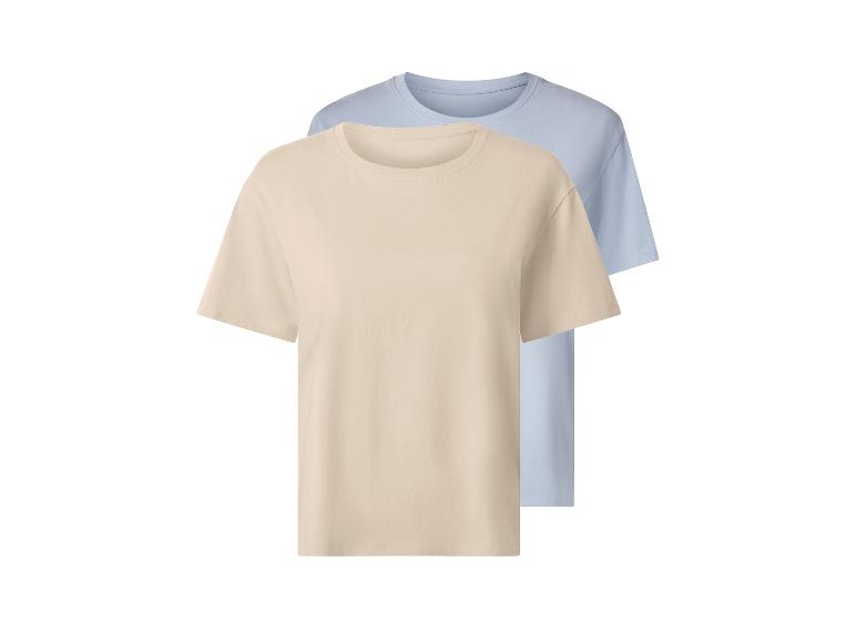 Twee eenvoudige T-shirts in beige en lichtblauw
