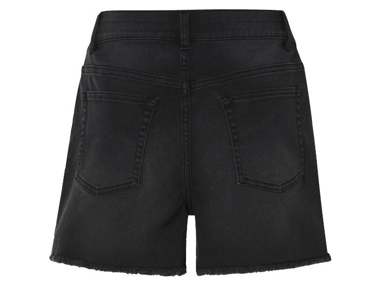 Zwarte jeans shorts met rafelranden.