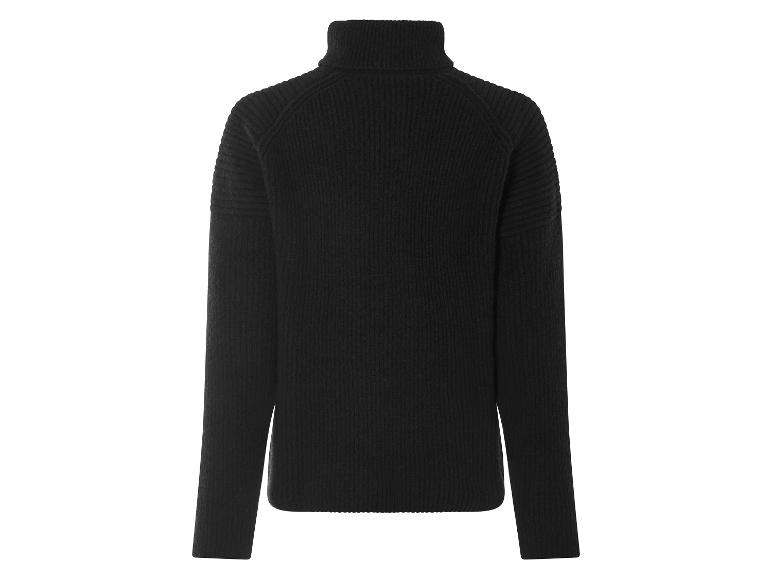 Een zwarte trui met hoge hals.
