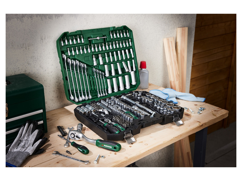 Een gereedschapsset van Parkside met verschillende soorten schroevendraaiers en ratels.