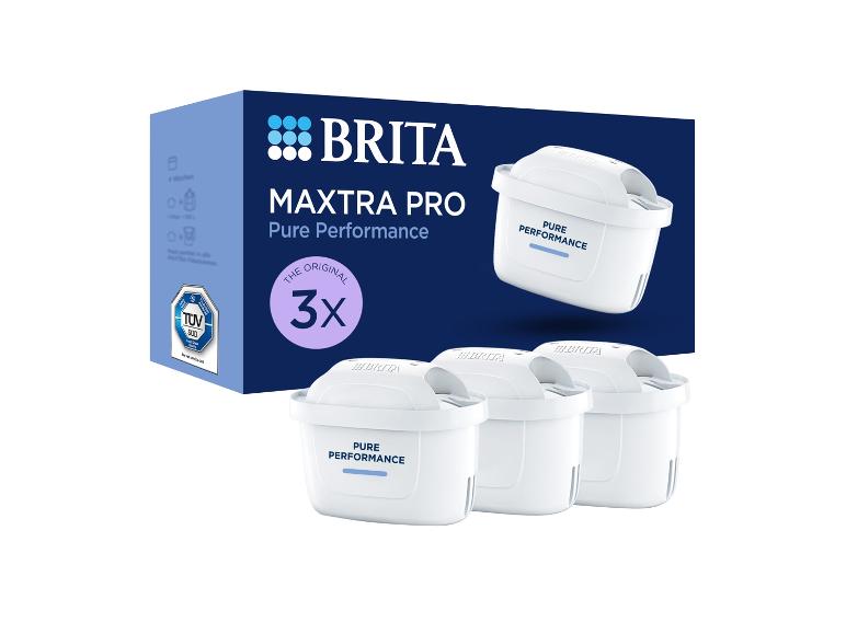 Verpakking met drie waterfilterpatronen voor zuivere prestaties.