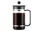 French press koffiezetapparaat met donkere koffie, zwart handvat en zilveren accenten.