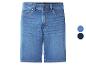 Blauwe denim shorts voor heren, met twee kleuropties.