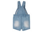 Een blauwe denim overall voor baby's.