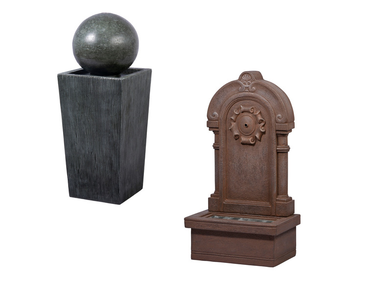 Twee stenen waterfonteinen voor buiten: een met een bol en een met een klassieke boog.