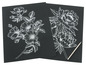 Twee zwarte vellen met witte bloemen, geschikt voor scratch art.