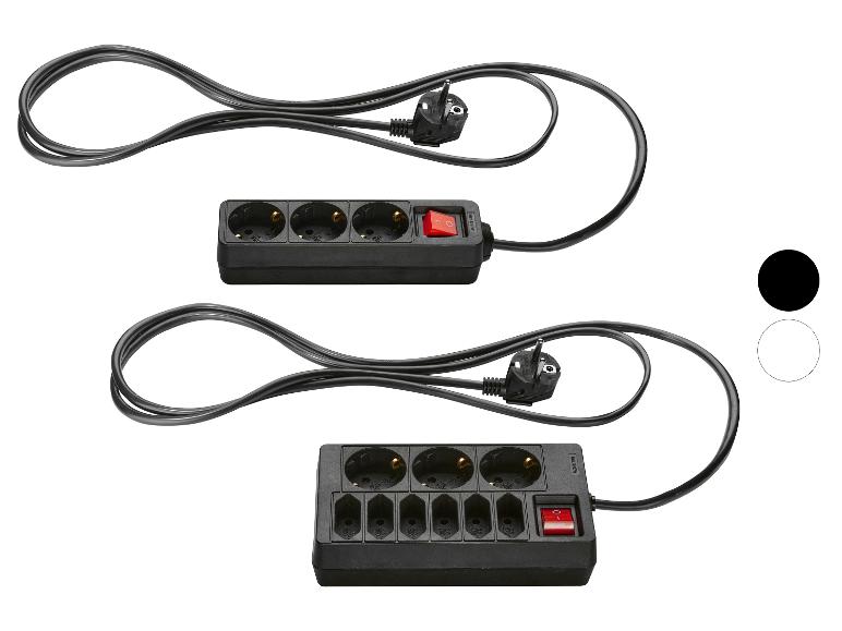 Zwarte stekkerdozen met aan/uit schakelaar en netsnoer.