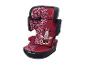 Rood kinderautostoeltje met Minnie Mouse-ontwerp en een patroon van roze en zwarte strikken.