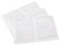 Vier witte warmtepads of handwarmers, in een overlappende stapel.