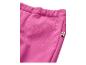Roze sportbroek met waterdruppels, wat de waterbestendigheid aantoont.