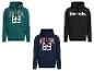 Drie Bench hoodies: een groene, een marineblauwe met 'BENCH. 89' en een zwarte met 'Bench.' logo.