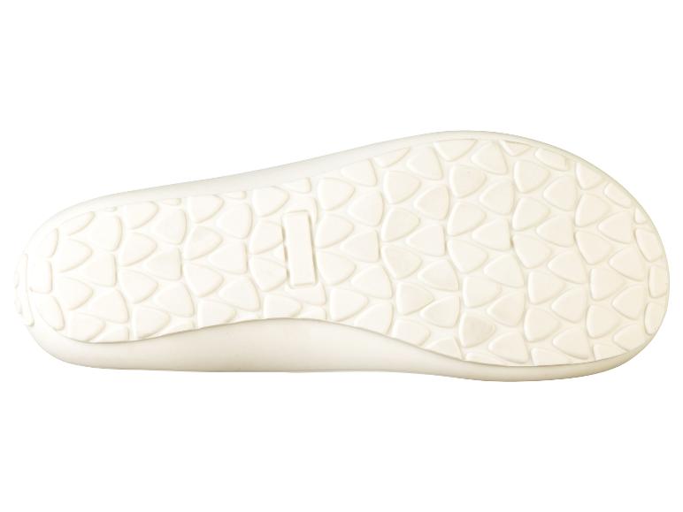 Witte zool van een schoen met een textuurpatroon.