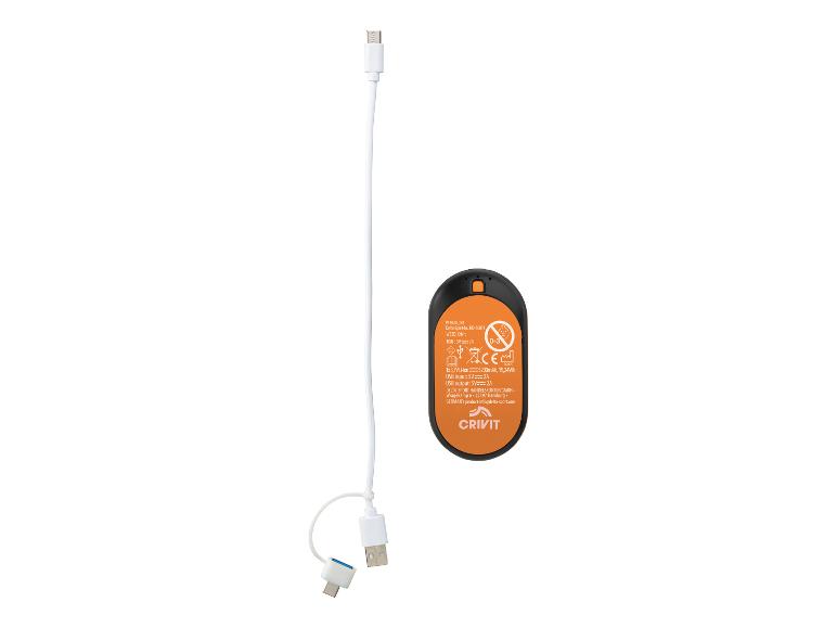 Draagbare powerbank met een witte oplaadkabel en meerdere connectoren.