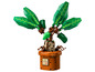 Een Lego Harry Potter Mandrake-plant met groene bladeren en bruine wortels in een oranje pot.