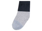 Een enkelsok in de kleuren blauw, grijs en wit.