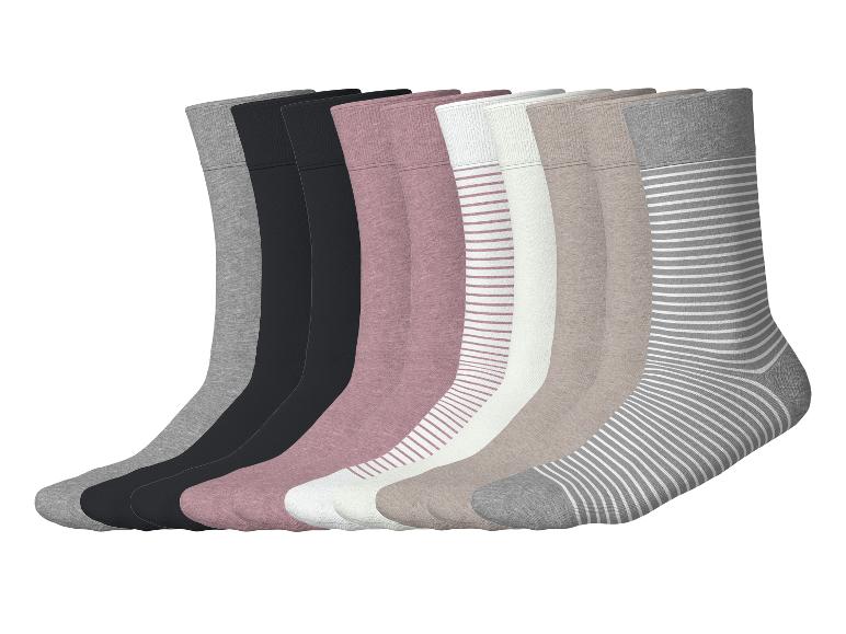 Set effen en gestreepte damessokken in grijs, zwart, roze, wit en beige.