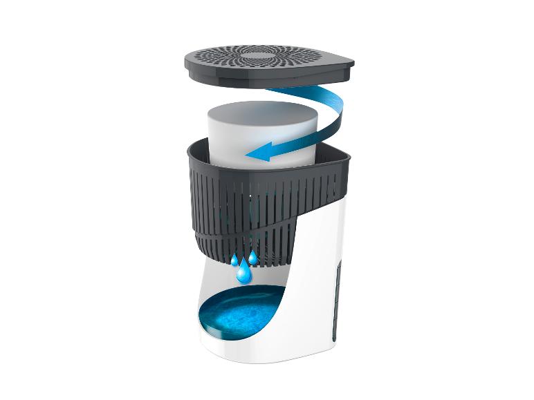 Luchtontvochtiger met verwijderbaar filter en waterreservoir.