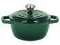 Groene gietijzeren braadpan met deksel en zilveren knop