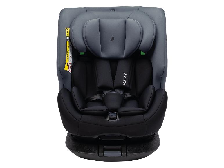 Een grijze en zwarte autostoel van het merk Osann.