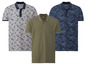 Drie poloshirts met tropische prints en een effen groene polo van Livergy.