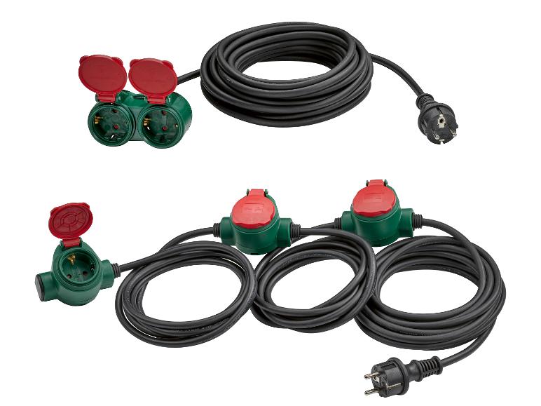 Twee groene stekkerdozen met rode veiligheidskappen en zwarte kabels.