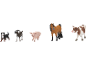 Speelgoedfiguren van een hond, geit, varken, paard en koe.