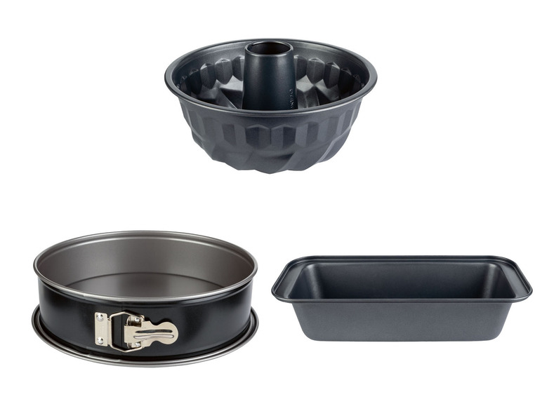 Gelaagde cakevorm, ronde springvorm en rechthoekige bakvorm.