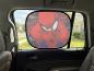 Spider-Man auto zonnescherm op een autoruit, van binnenuit gezien.