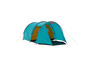 Een turquoise tent met een uitbouw voor kamperen.
